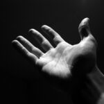 Hand- und Nagelpflege für Männer: Tipps für gepflegte Hände trotz körperlicher Arbeit auf men-styling.de